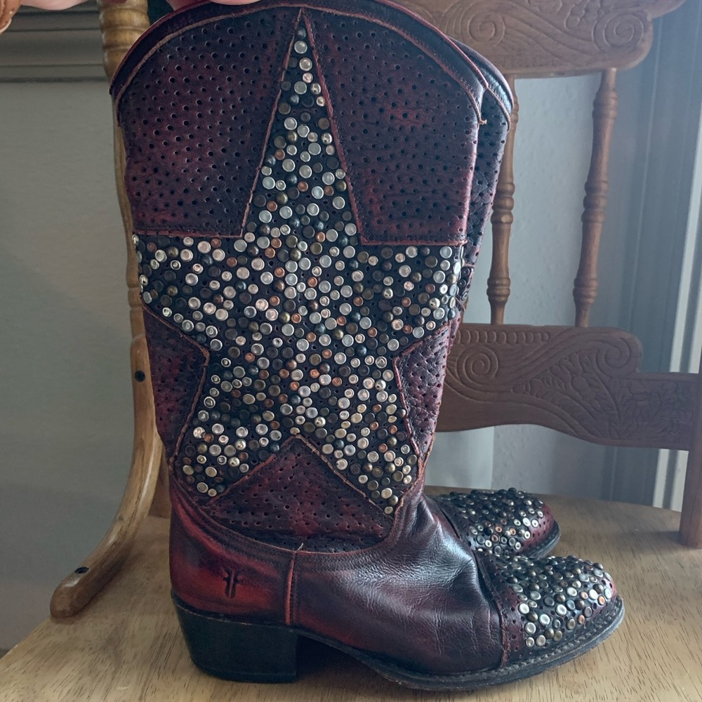 Beautiful unique Frye Deborah Star boots sz 6